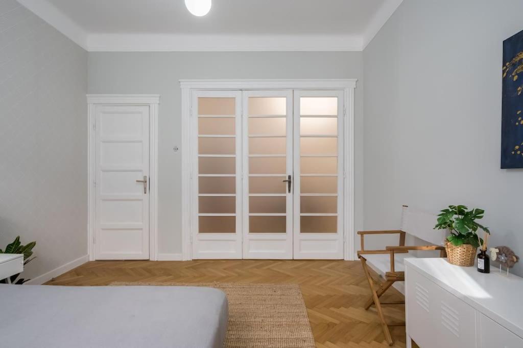 Exquisite Art Deco 2Br Apartment Prime Location Bukarest Exterior foto
